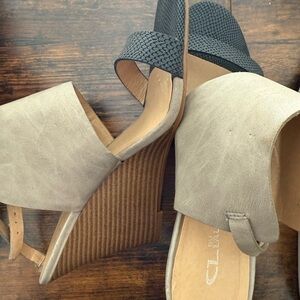 CL by Laundry Black and Tan Wedge Sandals